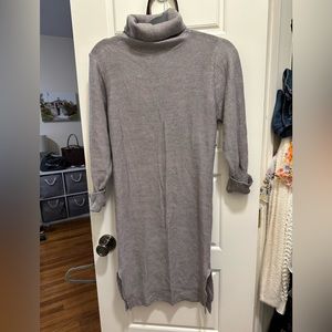 Grey long sleeve knitted dress